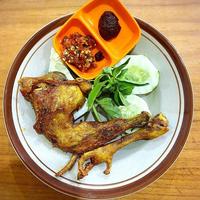 Gambar Ayam Goreng Kampung Mbak Nana Solo, frozen food, sambel blondo oleh - oleh dari Wahyu Moro Batik Solo undefined 2 Tokopedia