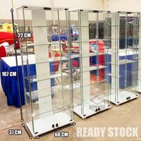 Gambar Lemari Rak Kaca Etalase Pajangan Display Cabinet Pajang Koleksi Action Figure Tas Sneaker Boneka Parfum Mainan Brick Lepin Lego Gundam Gunpla Bandai Robot Model Kit Mokit ZD Hot Toys Shf Mezco ML Diecast Transformers Box Hias Minimalis 2 Pintu - 3 Rak Putih dari ishopedia undefined 2 Tokopedia