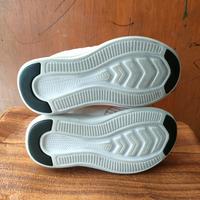 Gambar Sepatu Anak Second Original New Balance Running Size 30/17,5cm dari Oristore2 undefined 4 Tokopedia