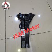 Gambar tiang lock kap mesin toyota fortuner vrz hilux revo 53208-kk020 original dari J&amp;M Motor undefined 1 Tokopedia