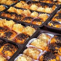 Gambar Bolen Pisang Coklat Keju isi 10 kemasan Mika Hitam dari semangatmerabot undefined 1 Tokopedia