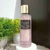 Gambar BODYMIST VICTORIA SECRET VELVET PETALS SHIMMER 250ml dari Ryukishoppper14 undefined 1 Tokopedia