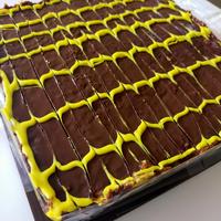 Gambar Dubai Brownie (fudgy brownie with kunafa filling) dari bake four good undefined 1 Tokopedia