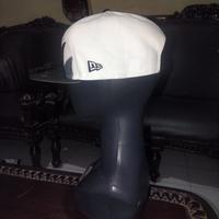 Gambar TOPI SNAPBACK RAIDERS SHARK TOOTH ORIGINAL NEWERA dari HANDWIND STORE undefined 2 Tokopedia
