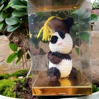 Gambar Boneka Pajangan Rajut Panda Wisuda dari davishaolshop undefined 2 Tokopedia