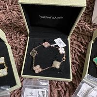 Gambar VAN CLEEF BRACELET VINTAGE CLOVER 100% REAL STONE dari Shopfun00 undefined 4 Tokopedia