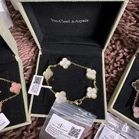 Gambar VAN CLEEF BRACELET VINTAGE CLOVER 100% REAL STONE dari Shopfun00 undefined 5 Tokopedia