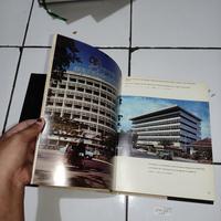 Gambar Buku Welcome To Jakarta dari Tizan Bookstore undefined 2 Tokopedia