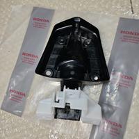 Gambar Engsel Dudukan Tutup Bensin PCX 160 2021-2023 kode part : 64450-K1ZN21 dari timor jaya motor undefined 3 Tokopedia