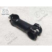Gambar Stem UNO Extralight 100mm 12° & 100mm 17° Alloy Oversize 31.8mm Ori Tw - 100mm 17 deraja dari Tepat Bike Jogja undefined 1 Tokopedia