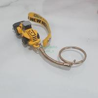 Gambar gantungan kunci wheel loader New Holland dari Lou's Store undefined 3 Tokopedia