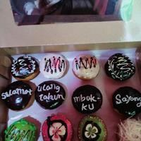 Gambar 12 pcs DONAT ULTAH BISA REQUEST UCAPAN dari Nitarus20 undefined 3 Tokopedia