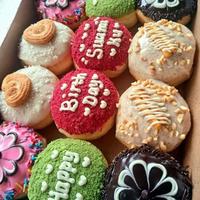 Gambar 12 pcs DONAT ULTAH BISA REQUEST UCAPAN dari Nitarus20 undefined 2 Tokopedia