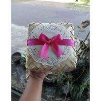 Gambar besek bambu 15x15cm 1pasang(free pita)/besek hajatan/besek souvenir dari Eti Rencang sangu undefined 2 Tokopedia