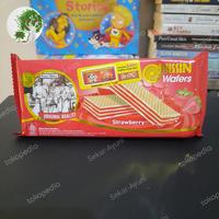 Gambar nissin wafer strawberry 100 gr wafer rasa stroberi 1 karton isi 30 pcs dari Sekar-Ayuni undefined 3 Tokopedia