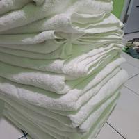 Gambar handuk hotel singapore dari JordanSekenshop undefined 4 Tokopedia