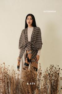 Gambar SHOPKAIN Kraton Outer in Black - OUTERWEAR - Kraton Black Ou dari shopkain undefined 2 Tokopedia