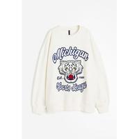Gambar New Sweater Disney & Coca Cola H&M Original (Oversize) - Coca cola, XL dari Elika_StoreID undefined 5 Tokopedia