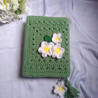 Gambar sampul Al-Qur'an rajut motif bunga dari @Nayracraft.id undefined 1 Tokopedia