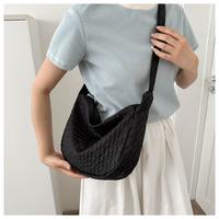 Gambar Tas Selempang Konser Wanita Puffy Sling Bag Kuliah Perempuan Muat Tab - Hitam dari tokobonbon. undefined 4 Tokopedia