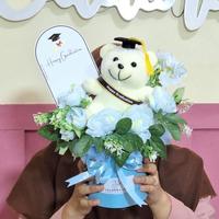 Gambar Buket Bucket Bunga Bloom Box Caldora.id CLDRA2. Buket Wisuda Ulang - Rosegold, Boneka biasa dari rivanstore11 undefined 4 Tokopedia