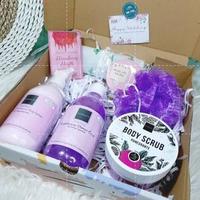 Gambar SET HADIAH HAMPERS GIFT BOX / SCARLETT WHITENING / HAMPERS BIRTHDAY / - isi 2 dari Yania016 undefined 3 Tokopedia