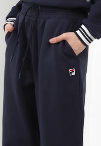 Gambar FILA Tennis Lifestyle Celana Jogger Wanita Nezto - Navy - M dari FILA Official Store undefined 4 Tokopedia