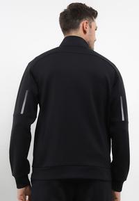 Gambar FILA Performance Jaket Pria Nicolo - Black - XL dari FILA Official Store undefined 3 Tokopedia