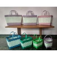 Gambar TAS ANYAMAN PLASTIK / KERANJANG BELANJA / ANTING / SOVENIR - S dari wadah onlene undefined 1 Tokopedia