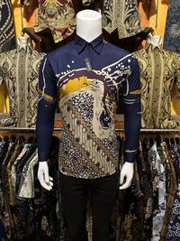 Gambar batik pria slim fit lengan panjang motif keong racun - Keong racun, M dari Batik Putra Kencana Official undefined 2 Tokopedia