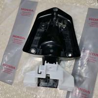 Gambar Engsel Dudukan Tutup Bensin PCX 160 2021-2023 kode part : 64450-K1Z-N2 dari citrajayamotor_NEW undefined 4 Tokopedia