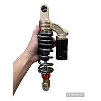 Gambar Shock Belakang Race It 06 Matic Premium Shok Sock Sok Shockbreaker Tabung Atas Copy Ktc Evo 310 330 MM Mio Fazzio Fino Scoopy Beat Vario 125 150 Universal - Black, 310mm dari STOKCIST undefined 3 Tokopedia