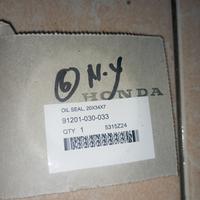 Gambar ori seal as gear depan cs1 sonic 125 150 supra gtr cb150r old cb 150r new cb150 x led verza cbr lama thailand cbu cbr150 lokal cbr150r fi crf  gl max pro glpro glmax nsr megapro hiu primus mega mono shock tiger revo 2000 karet sil sill gir 91201-030-033 dari tri olshops undefined 2 Tokopedia
