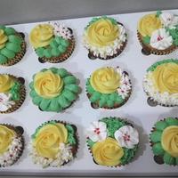 Gambar Birthday Cup Cake / Cup Cake Ulang Tahun / Hias / Anniversary / Wisuda dari Oishii Cake & Cokies undefined 4 Tokopedia