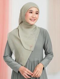 Gambar AZARA - PARIS JADUL 4 SISI LOGO- Jilbab Segiempat Paris Jadul Premium 4 Sisi Full Neci 110x110cm - Peach dari RscaShop undefined 1 Tokopedia