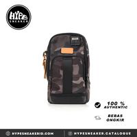 Gambar Tas TUMI CAMO GREY BLACK COMPACT SLING BAG 100% ORIGINAL - 30X17X6CM - 30X17X6CM dari HYPESNEAKER.IDN undefined 1 Tokopedia