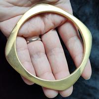 Gambar Modern Tiffany and Co Imitation Gold Tone Square Bangle A993 dari Madison Vintage Jewelry undefined 4 Tokopedia