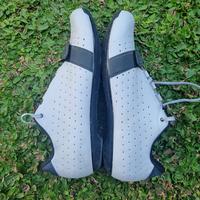 Gambar Sepatu cleat Rapha Classic size 42.5 white putih Shoes shoe Carbon NOT Bukan Giro DMT Lake Bont RC902 RC903 Shimano S-Works Sworks Bontrager Santic Nimbl Quoc Suplest Fizik Mavic Sidi RC702 dari Ritte bike undefined 4 Tokopedia