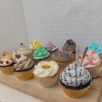 Gambar Regular Cupcakes, Kue Cup dengan Aneka Rasa Topping Buttercream Enak - Pack isi 12 pcs dari Cupcakes Jakarta undefined 1 Tokopedia