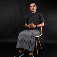 Gambar Katsae - Sarung Bordir Jabal Abu Qubais (JAQ) 100% Timbul Sarung Pria Dewasa Sarung Sholat Warna Grey - Hitam dari KATSAE undefined 5 Tokopedia