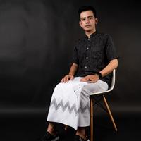 Gambar Katsae - Sarung Bordir Jabal Abu Qubais (JAQ) 100% Timbul Sarung Pria Dewasa Sarung Sholat Warna Putih - Putih dari KATSAE undefined 5 Tokopedia