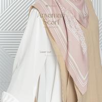 Gambar Halwa Scraf Anyaman Series Hijab Segi Empat Motif Wanita - Nougat dari halwa scarf undefined 5 Tokopedia