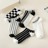 Gambar Premium Kaos Kaus Kaki Pendek Cowok Cewek Motif Catur Kotak OOTD Kekinian - Garis Putih dari Neumorans undefined 1 Tokopedia