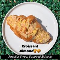 Gambar Croissant by Sweet Scoop - Choco Brownie dari Sweet Scoop Sidoarjo undefined 5 Tokopedia