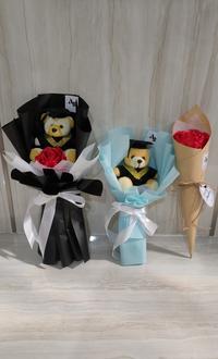 Gambar BELLE | Buket Graduation Boneka Teddy Beruang Gradu | Buket Bunga Mawar Satin Pita Bandung Murah - asfleuriste dari asfleuriste undefined 3 Tokopedia
