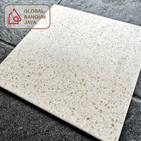 Gambar KERAMIK KIA 30 X 30 TERRAZO WHITE MATTE / KERAMIK LANTAI MATTE KASAR ANTI SLIP dari Global Bangun Jaya undefined 4 Tokopedia