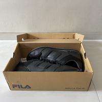 Gambar Sepatu Hitam Sekolah Anak FILA Ukuran 38 ORI 100% dari TripleM Preloved undefined 2 Tokopedia