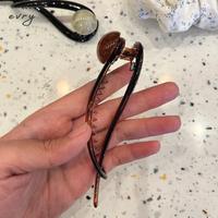 Gambar evry | Banana Claw with Big Boba Marble / Jepitan Rambut model pisang/ Jedai Rambut Korea - beige dari evry_id undefined 5 Tokopedia