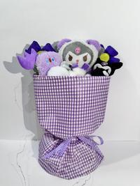 Gambar Buket Boneka Character Sanrio / Stitch / Little Green Man PREMIUM GIFT - Kuromi, Tanpa Kartu dari FemmeFolly undefined 5 Tokopedia