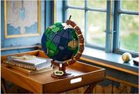 Gambar LEGO Ideas 21332 The Globe Spin and Explore Earth World Space Lights dari FUNNY TOY STORE undefined 2 Tokopedia